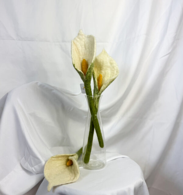 Fair-Trade Handmade Felt Peace Lily Stem – White Wool Flower – Elegant Sustainable Decor